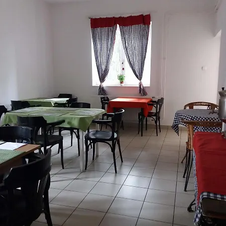 Matyas Vendeghaz Paradfurdo 2*